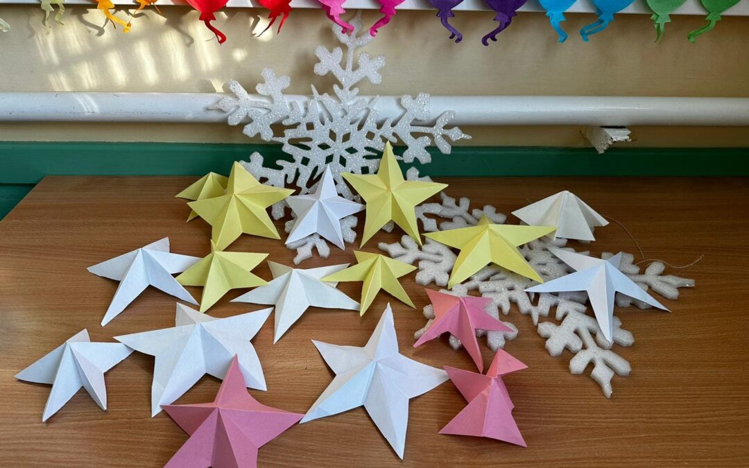 Cykliczne Warsztaty origami – edycja świąteczna – gwiazdki